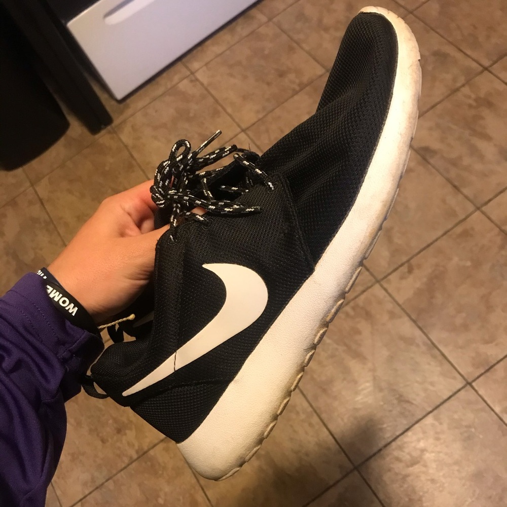Black Nike Roshe Run